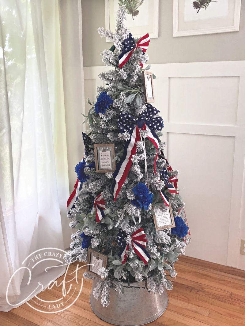 Patriotic Christmas Tree with Simple Red, White, and Blue Decorations - Patriotic Christmas Tree with Simple Red, White, and Blue Decorations -   16 christmas tree decor 2020 blue and red ideas