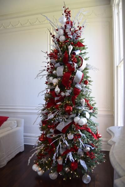 Decorate Your Christmas Tree Like a Pro With These 7 Tips | Balsam Hill - Decorate Your Christmas Tree Like a Pro With These 7 Tips | Balsam Hill -   16 christmas tree decor 2020 blue and red ideas