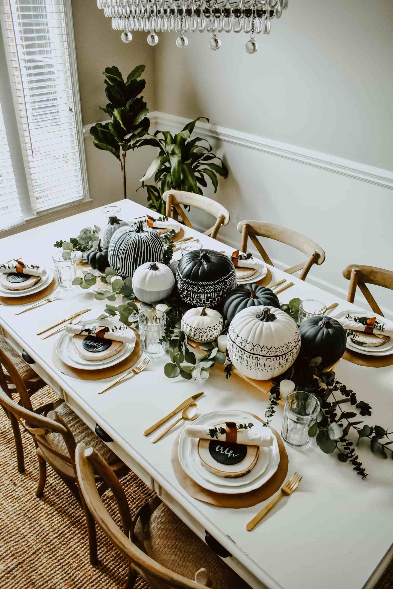 Thanksgiving Tablescapes: Unique, Modern & Moody Fall Place Settings - Miranda Schroeder - Thanksgiving Tablescapes: Unique, Modern & Moody Fall Place Settings - Miranda Schroeder -   17 fall home decor diy thanksgiving decorations ideas