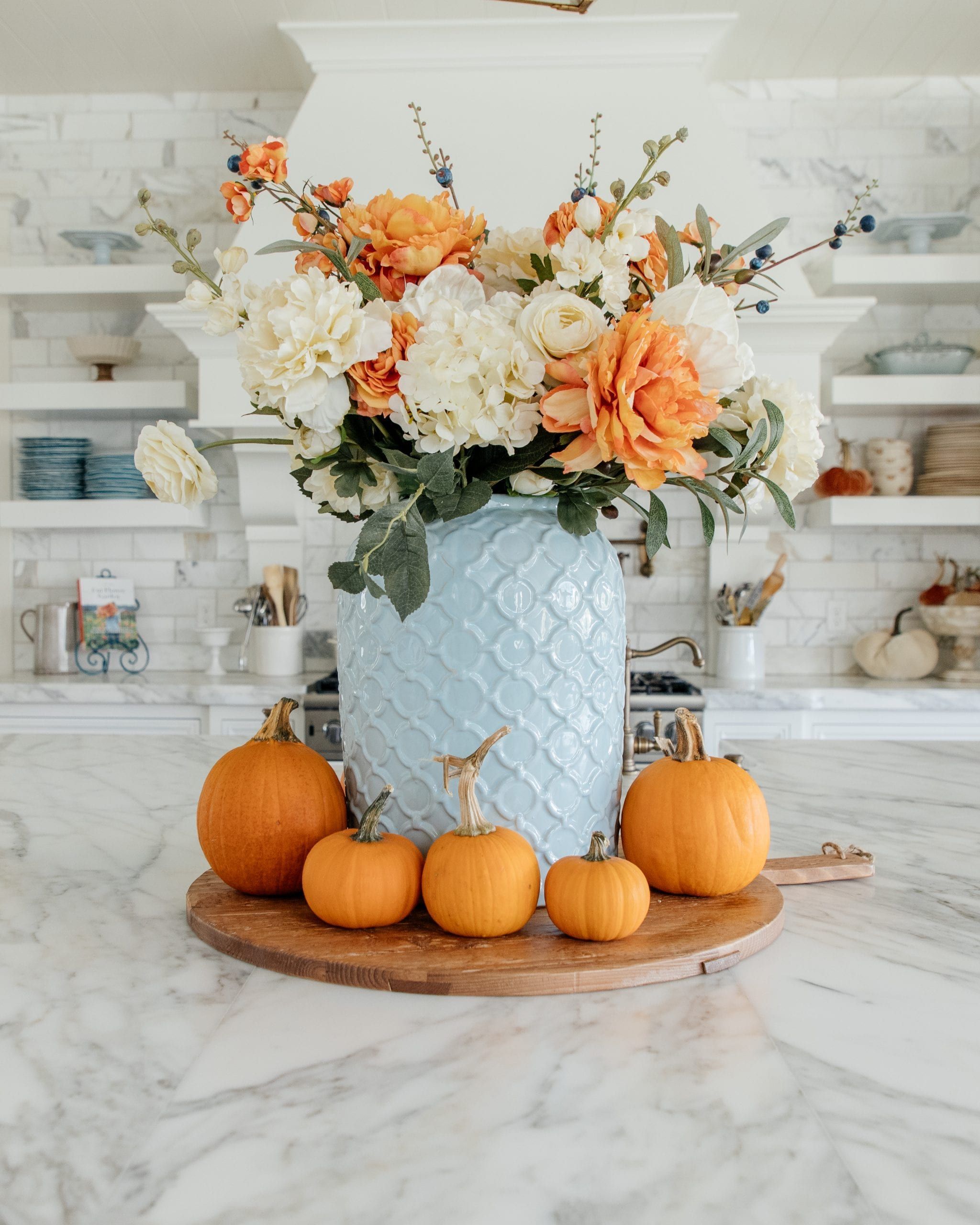 Blue and Orange DIY Fall Centerpiece - Blue and Orange DIY Fall Centerpiece -   17 fall home decor diy thanksgiving decorations ideas