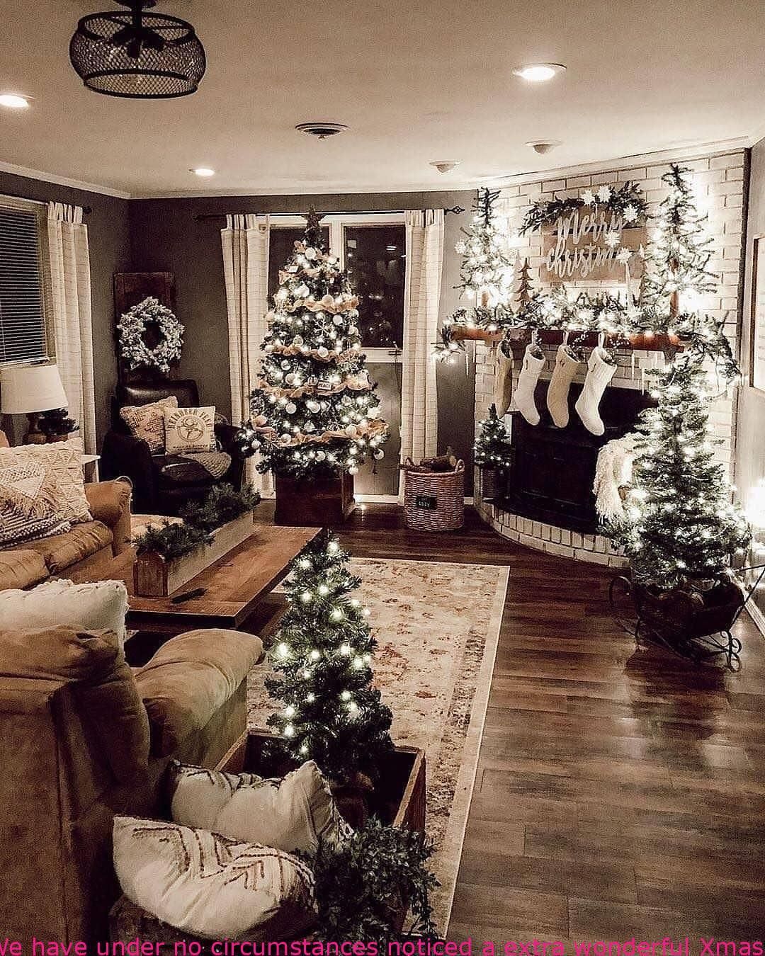 A perfect farmhouse Christmas decor! How lovely is this decor! It's so cozy! - Florarii - A perfect farmhouse Christmas decor! How lovely is this decor! It's so cozy! - Florarii -   18 christmas decorations living room farmhouse ideas