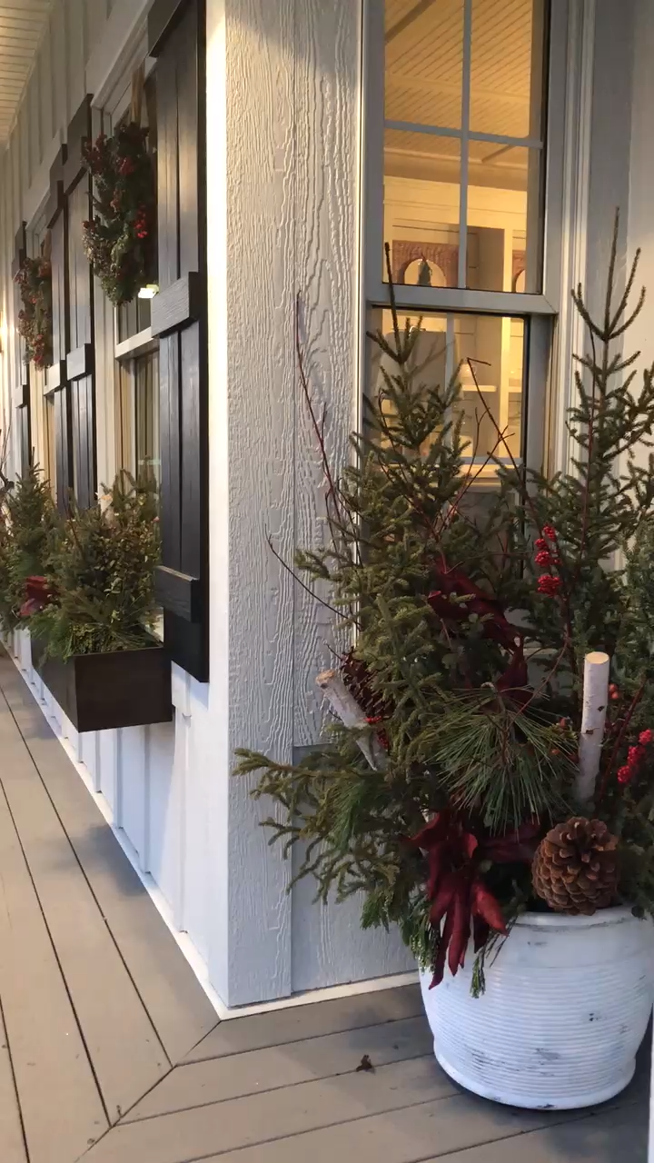 How to Decorate Your Front Porch for Christmas - How to Decorate Your Front Porch for Christmas -   18 christmas decorations outdoor ideas