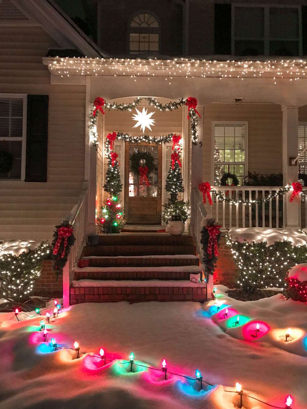15 Fun & Festive Christmas Porch Ideas - Modern Glam - Holidays - 15 Fun & Festive Christmas Porch Ideas - Modern Glam - Holidays -   19 christmas decor outdoor lights ideas
