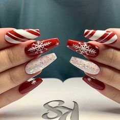 Most Beautiful and Attractive Red Christmas Nails 2019 - Most Beautiful and Attractive Red Christmas Nails 2019 -   14 xmas nails christmas candy canes ideas