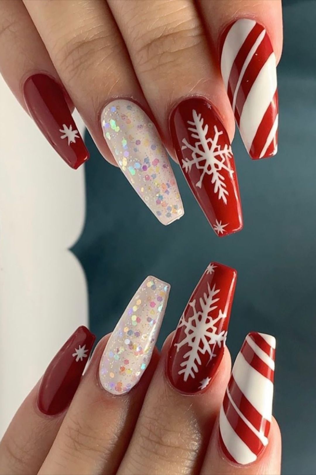 Most Beautiful and Attractive Red Christmas Nails 2019 - Most Beautiful and Attractive Red Christmas Nails 2019 -   14 xmas nails christmas candy canes ideas