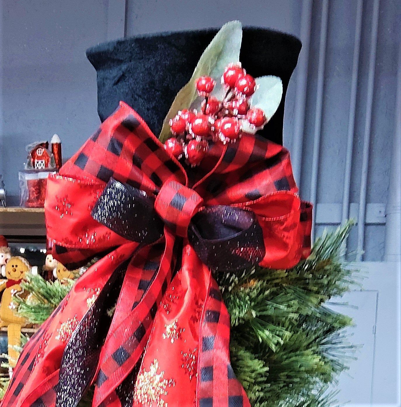 Top hat Tree Topper with berries, bows and ribbons - Top hat Tree Topper with berries, bows and ribbons -   16 rustic christmas tree topper burlap bows ideas