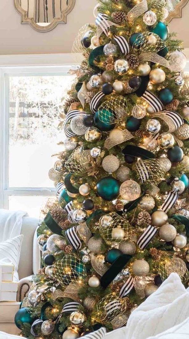 35+ Amazing Christmas Tree Decoration Ideas You Must Try In 2020! - Page 22 of 34 - newyearlights. com - 35+ Amazing Christmas Tree Decoration Ideas You Must Try In 2020! - Page 22 of 34 - newyearlights. com -   17 christmas tree decorations 2020 ideas