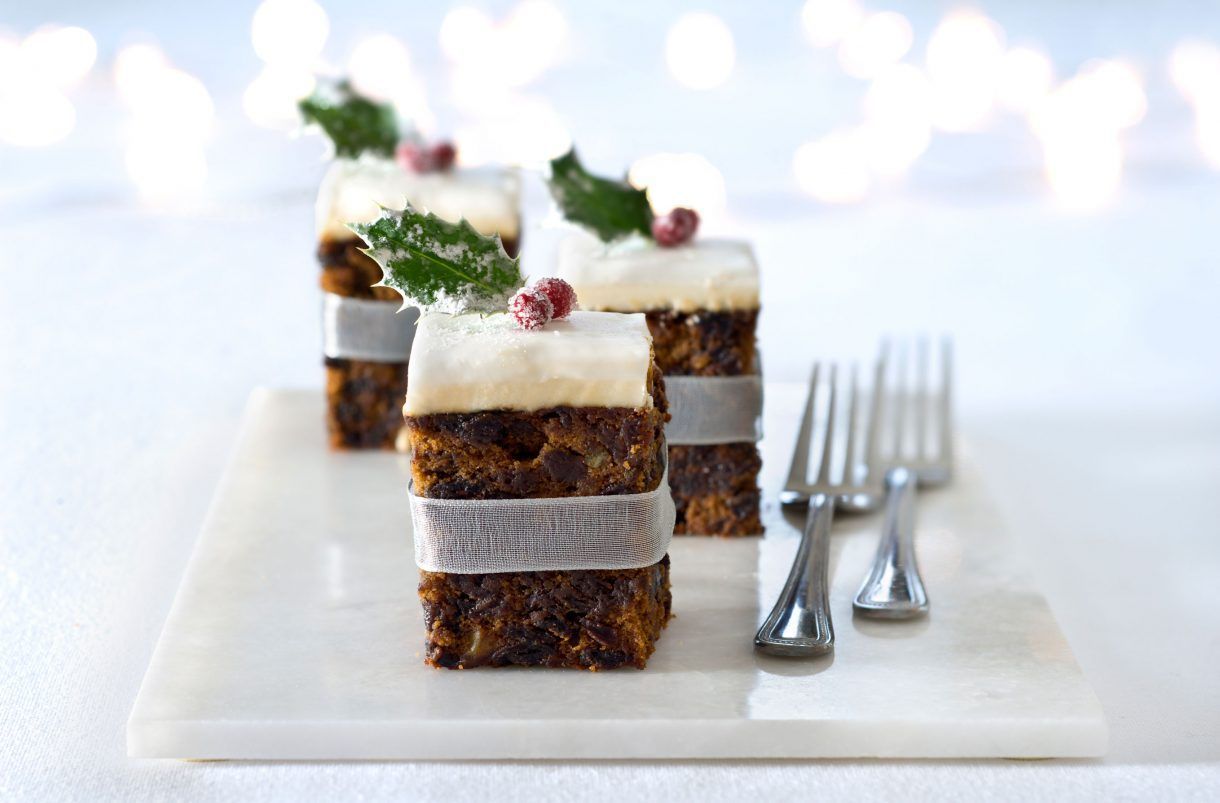 Mini Christmas Cakes | Recipes | GoodtoKnow - Mini Christmas Cakes | Recipes | GoodtoKnow -   17 xmas food desserts simple ideas
