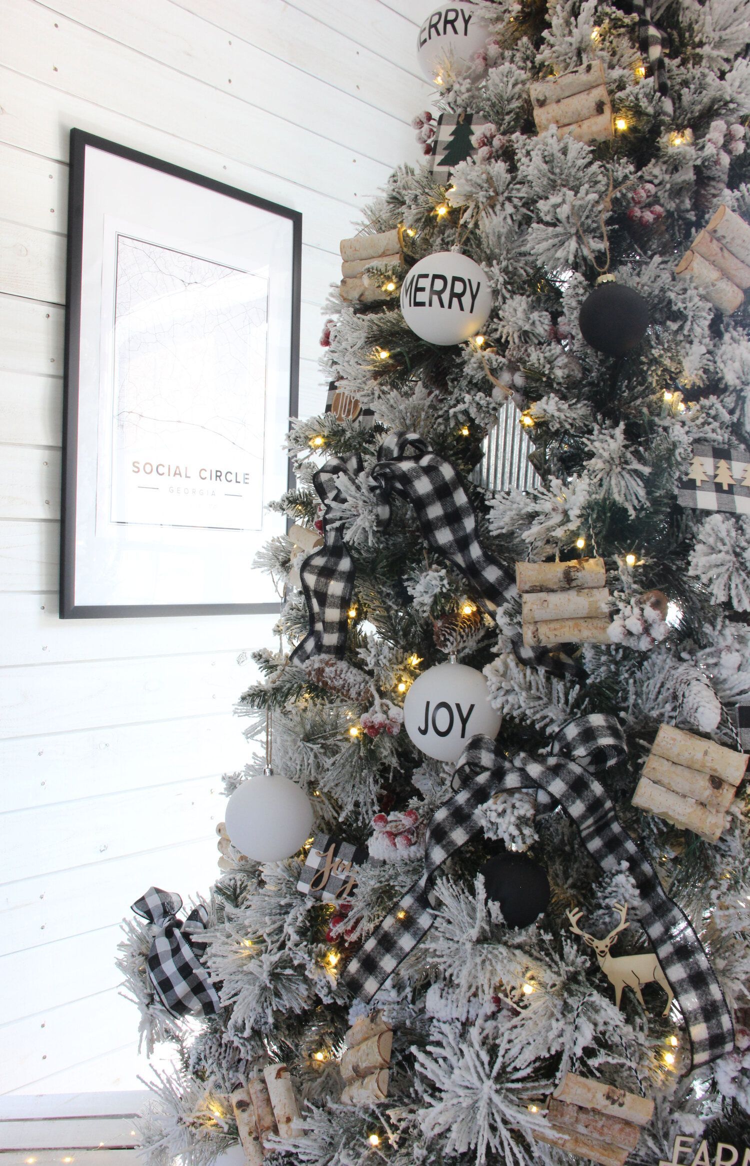 A Cozy, Snow-Flocked Farmhouse Christmas Tree — The Rustic Boxwood - A Cozy, Snow-Flocked Farmhouse Christmas Tree — The Rustic Boxwood -   19 farmhouse christmas tree decorations diy ideas