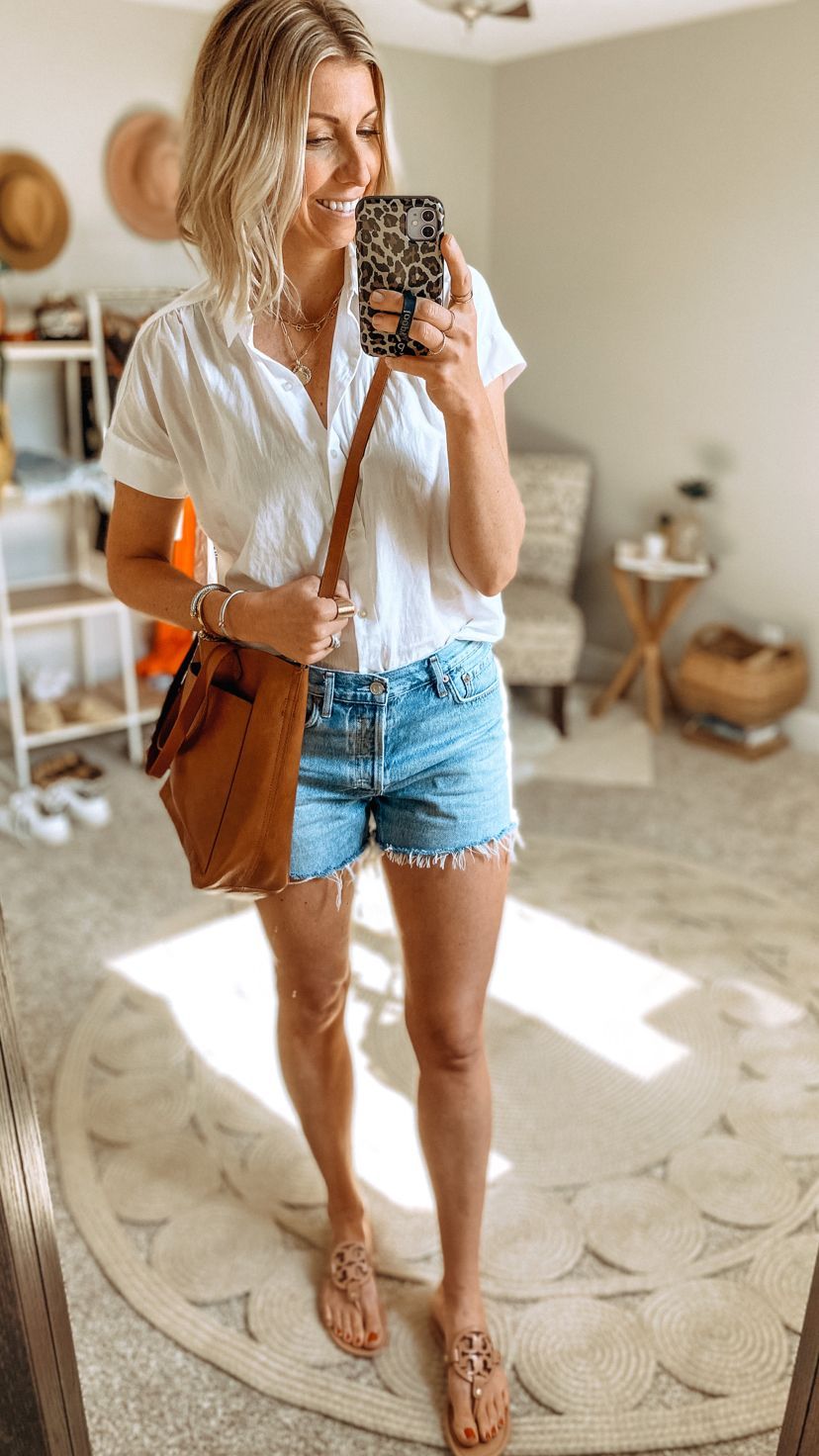 30+ Summer Mom Outfits with Casual Shorts